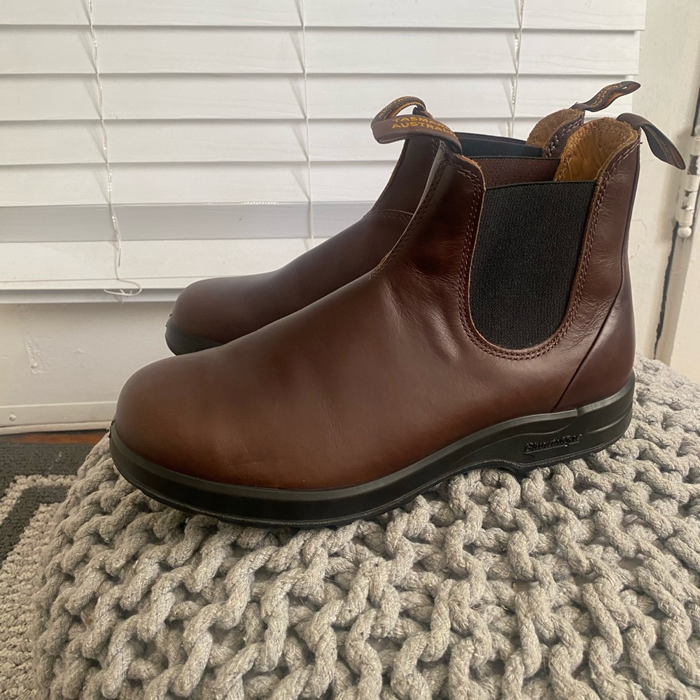 Men’s All terrain Chelsea boot cocoa brown US size 10.5